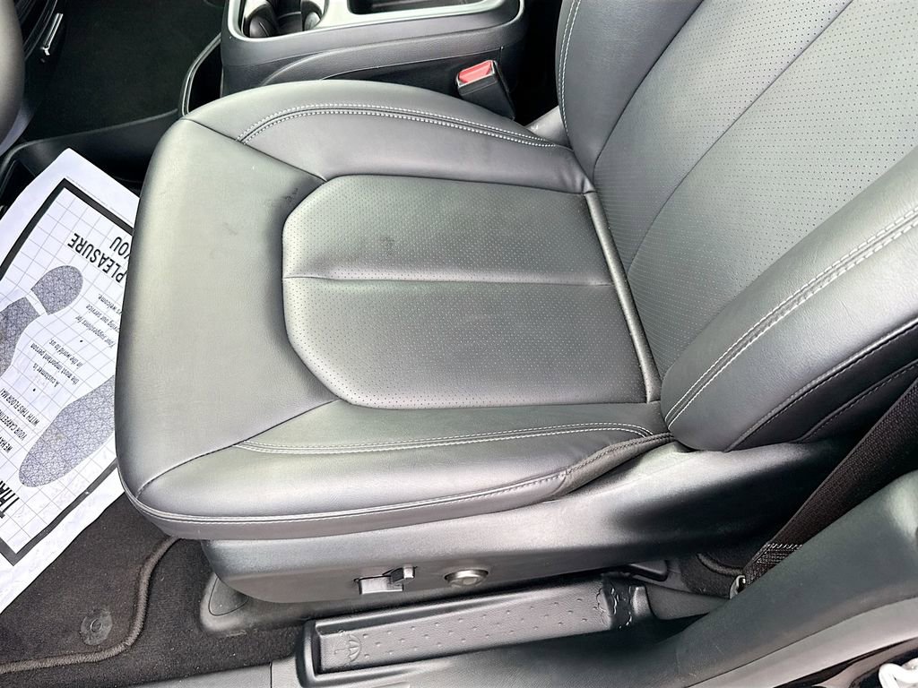 Used 2026 Chrysler Pacifica Select image 21