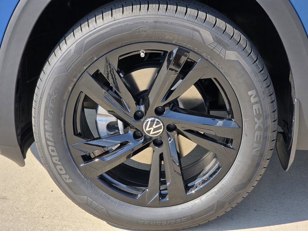 New 2026 Volkswagen Atlas Cross Sport SEL R-Line AWD/4WD image 12