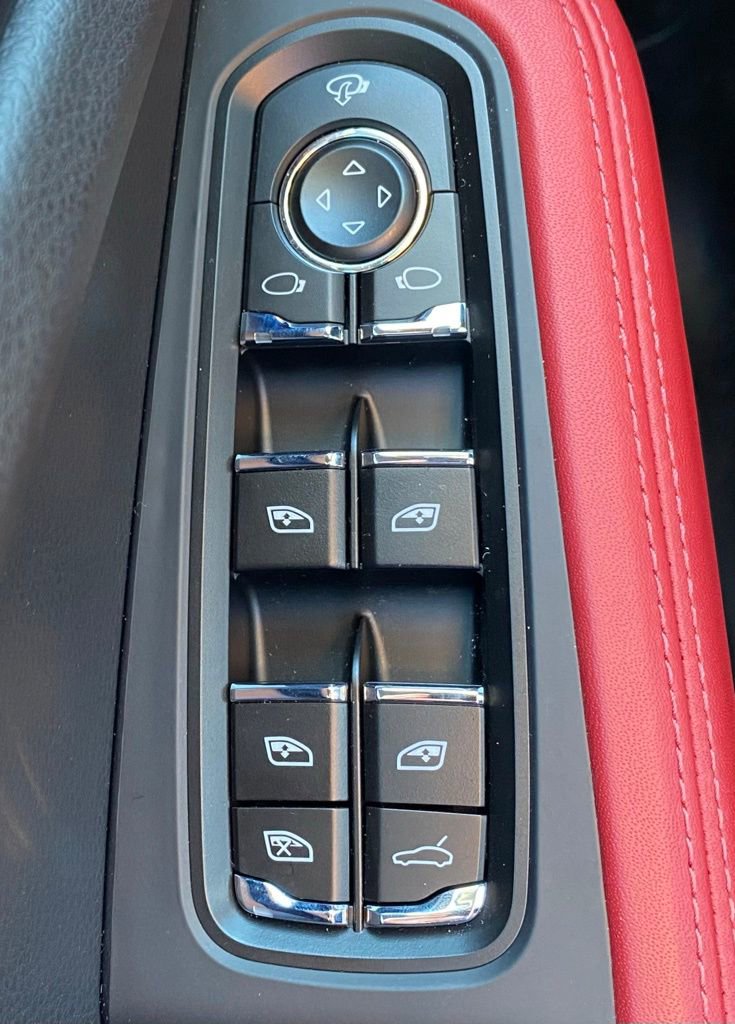 Used 2025 Porsche Macan S image 27