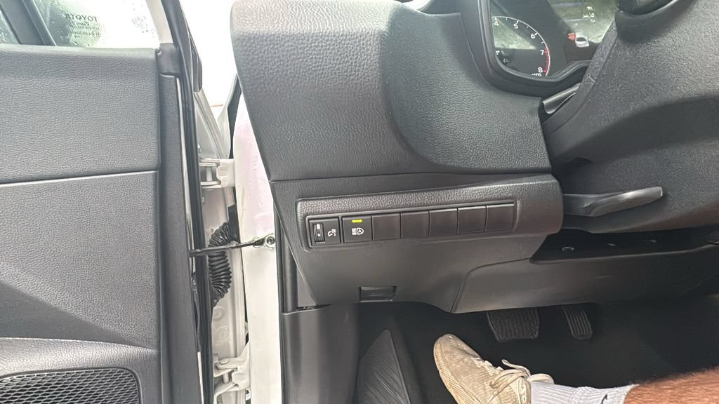 Used 2025 Toyota Corolla SE FWD image 14