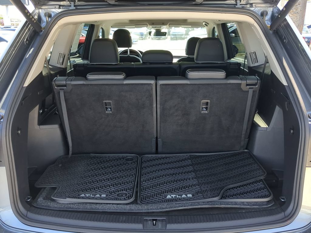 Certified 2025 Volkswagen Atlas SEL Premium R-Line AWD/4WD image 10