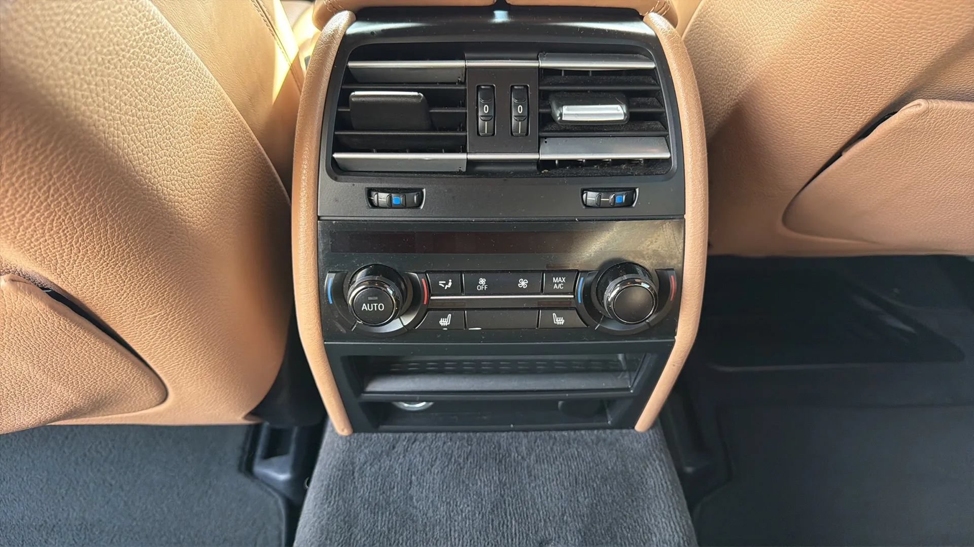 Used 2015 BMW 750Li xDrive w/ Executive Package AWD/4WD image 27