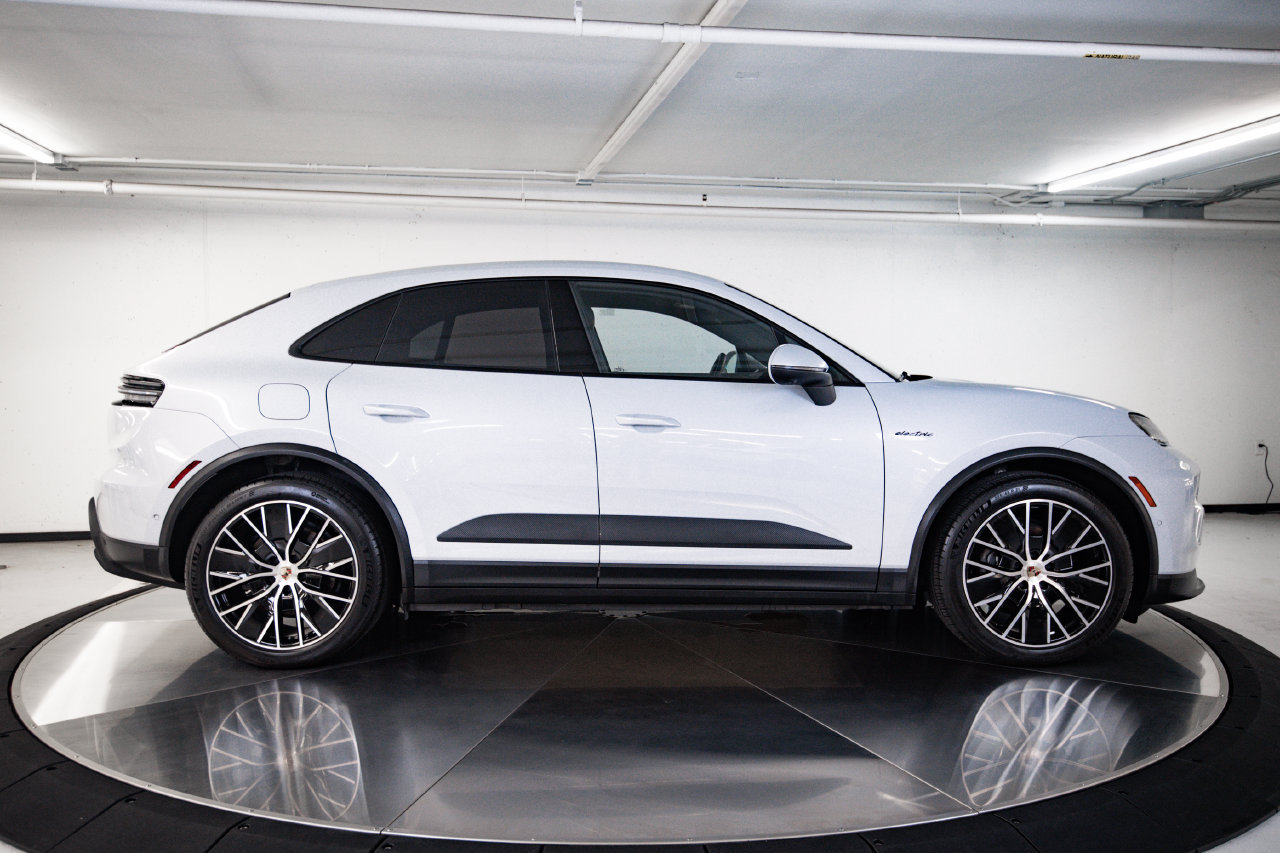 Used 2024 Porsche Macan 4 Electric AWD/4WD image 8