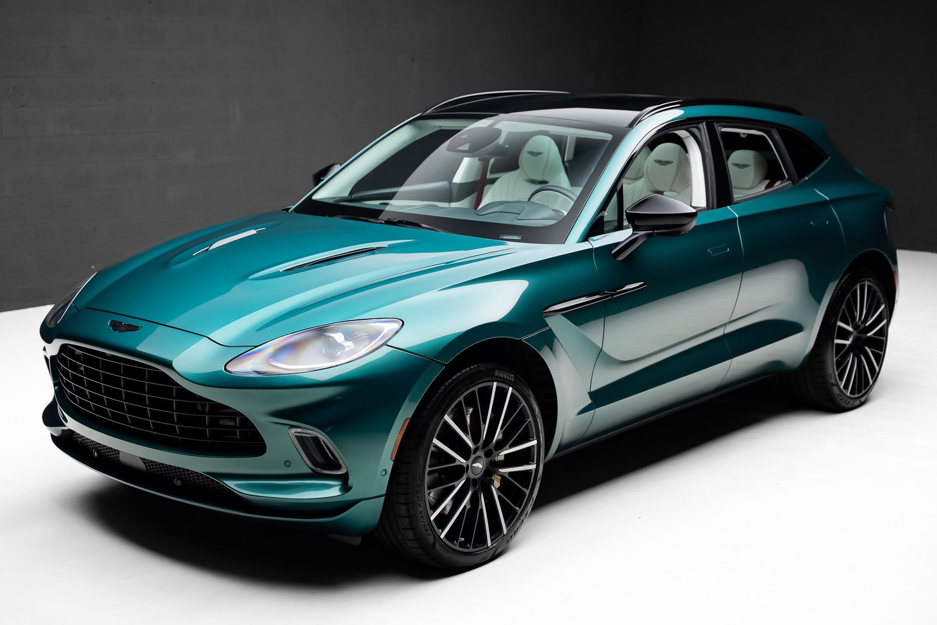 Used 2023 Aston Martin DBX AWD/4WD image 5