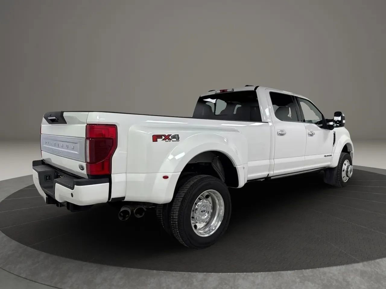 Used 2022 Ford F450 Platinum w/ FX4 Off-Road Package AWD/4WD image 5
