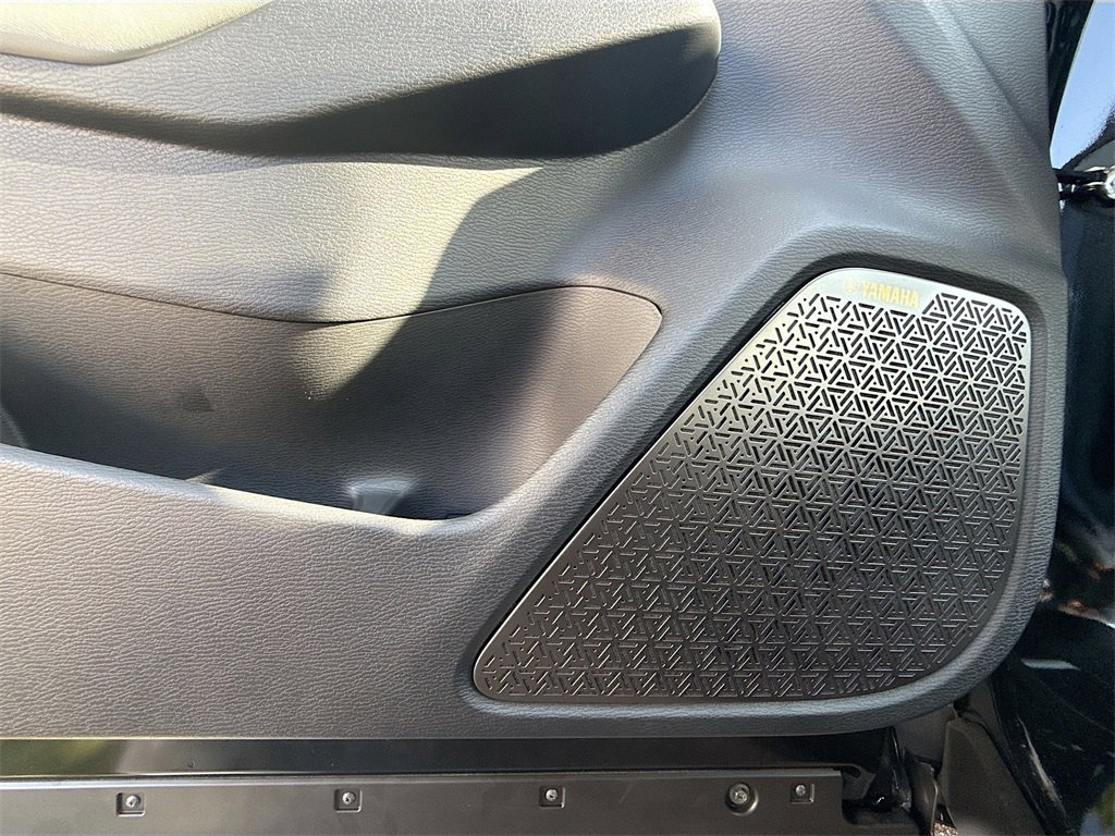 New 2025 Mitsubishi Outlander SE image 19