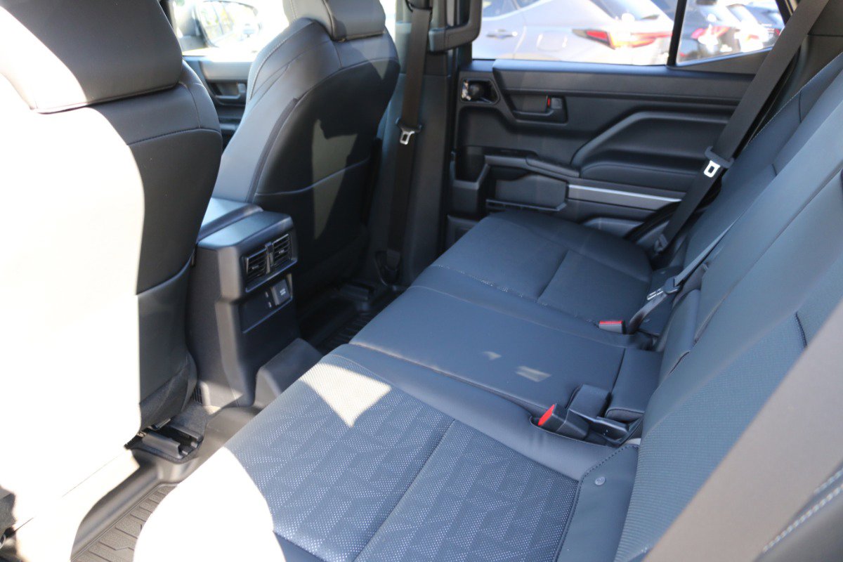 Used 2025 Toyota 4Runner TRD Off-Road image 33