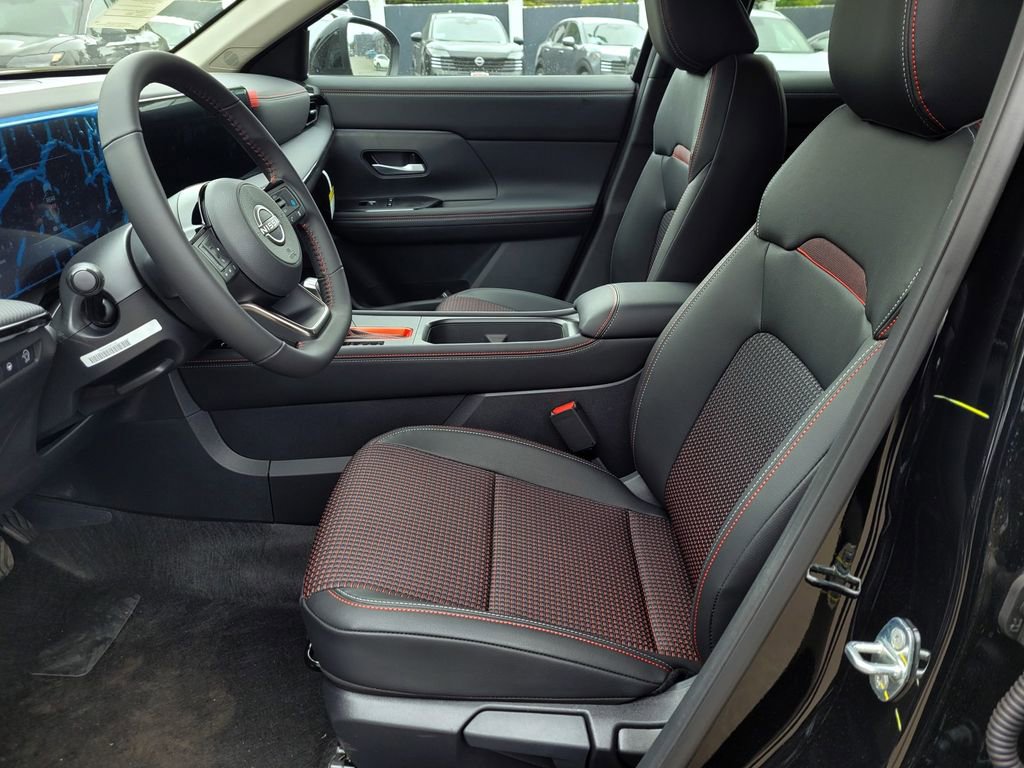 New 2025 Nissan Kicks SR FWD image 7