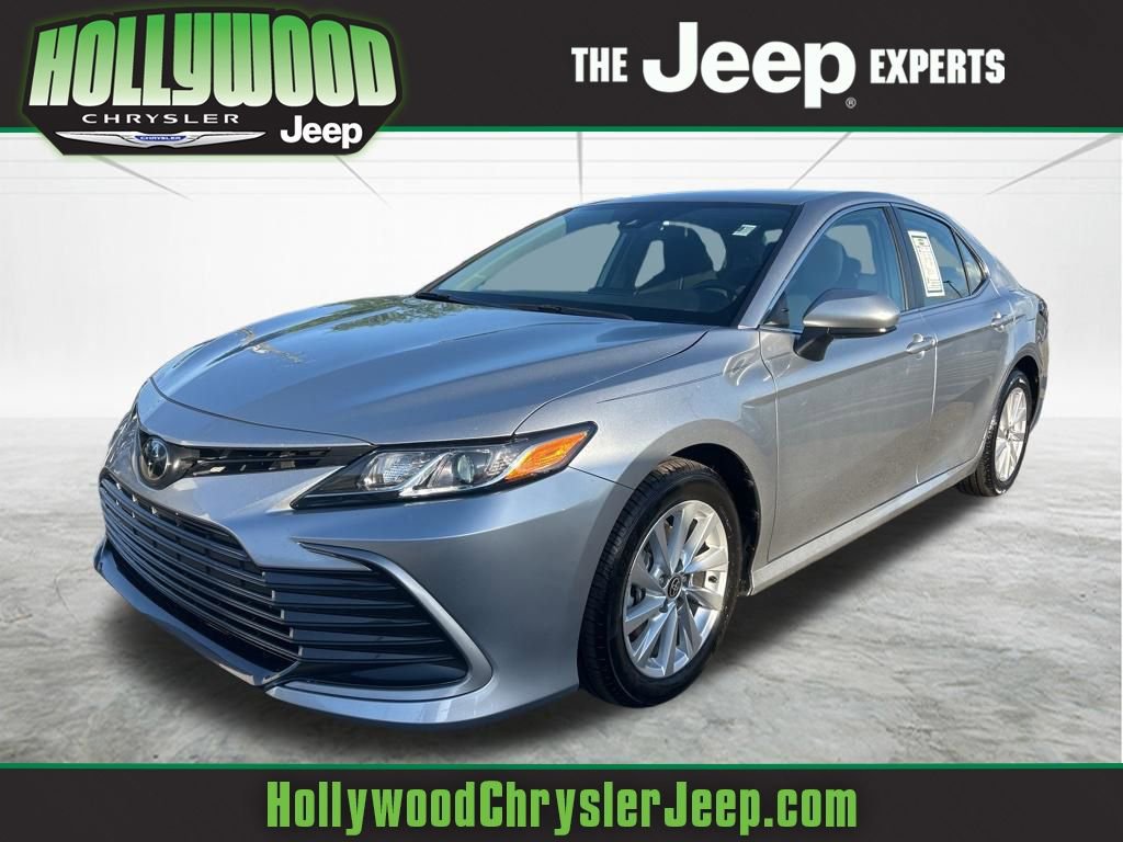 Used 2024 Toyota Camry LE image 1