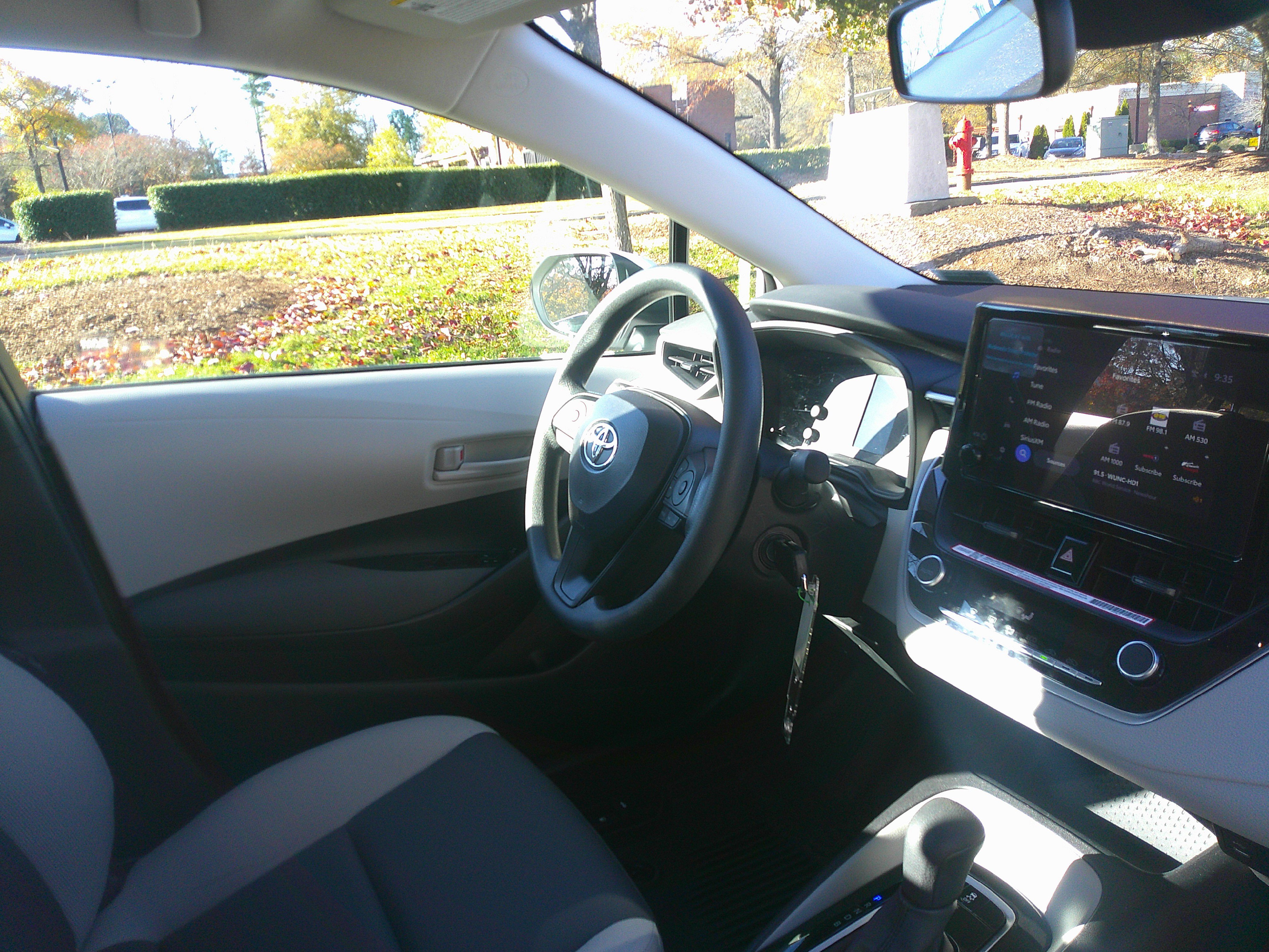 Used 2025 Toyota Corolla LE image 32