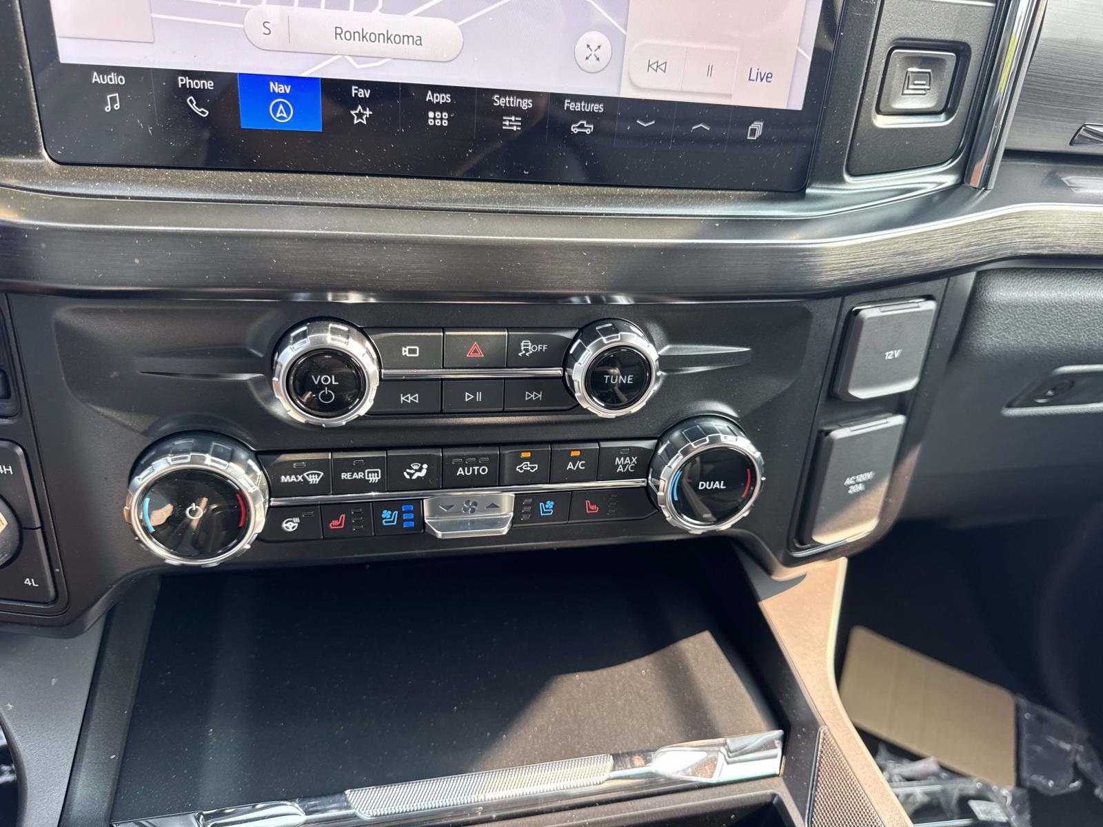 New 2026 Ford F250 Lariat w/ Black Appearance Package AWD/4WD image 31