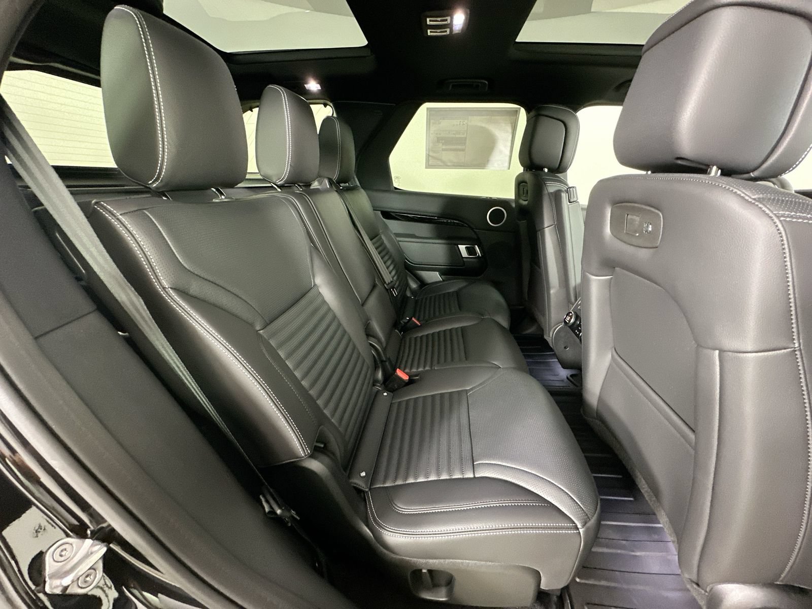 New 2026 Land Rover Discovery S AWD/4WD image 41