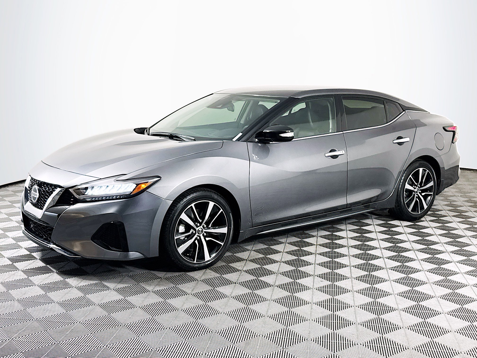 Used 2022 Nissan Maxima SV w/ Floor Mat Group FWD image 4