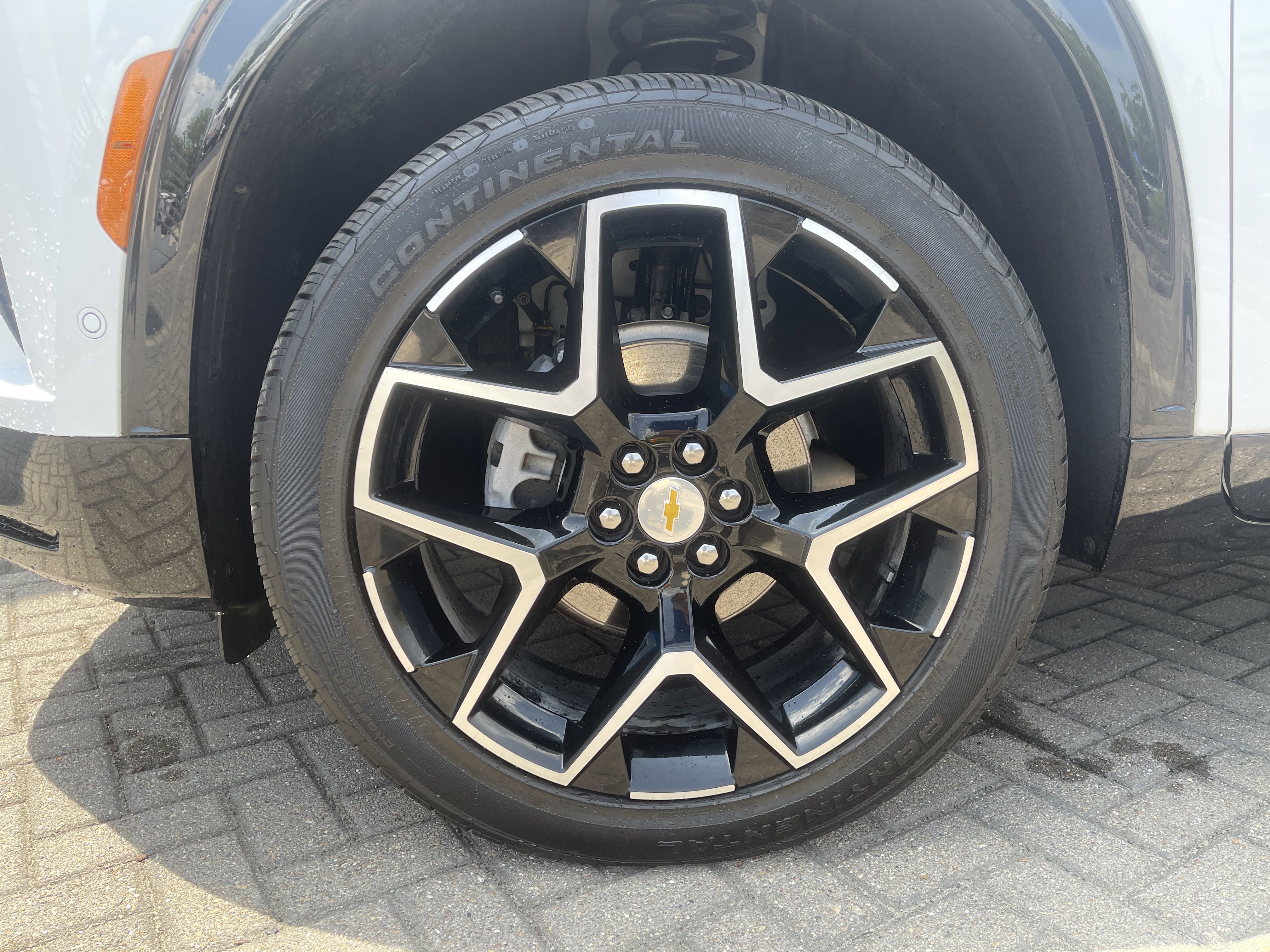 Used 2024 Chevrolet Traverse RS image 11