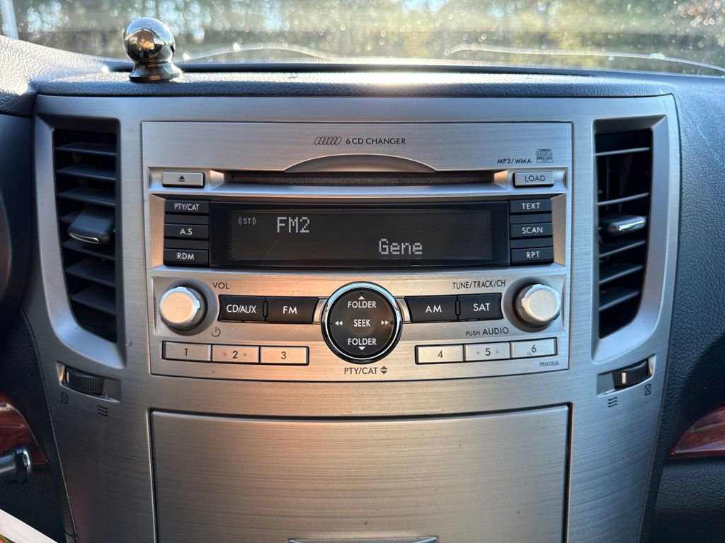 Used 2010 Subaru Outback 2.5i Limited image 23