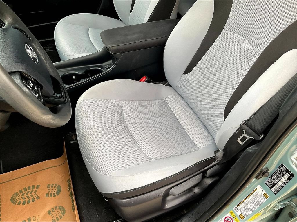 Used 2021 Toyota Prius LE AWD/4WD image 21
