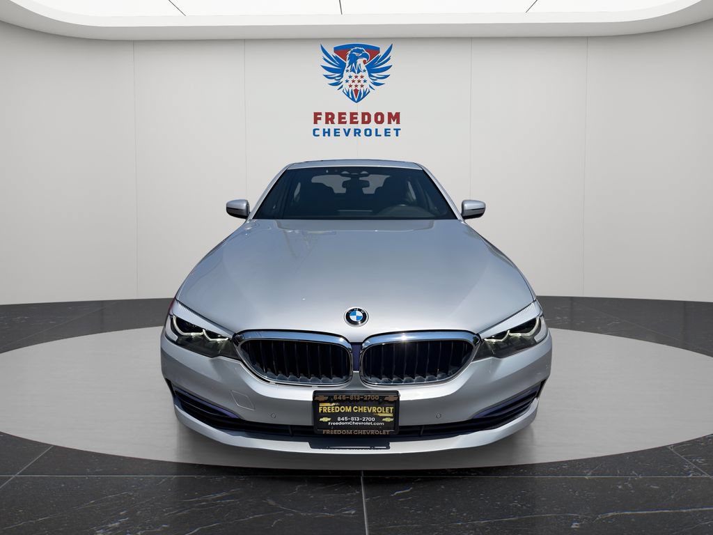 Used 2019 BMW 530e xDrive w/ Convenience Package AWD/4WD image 4