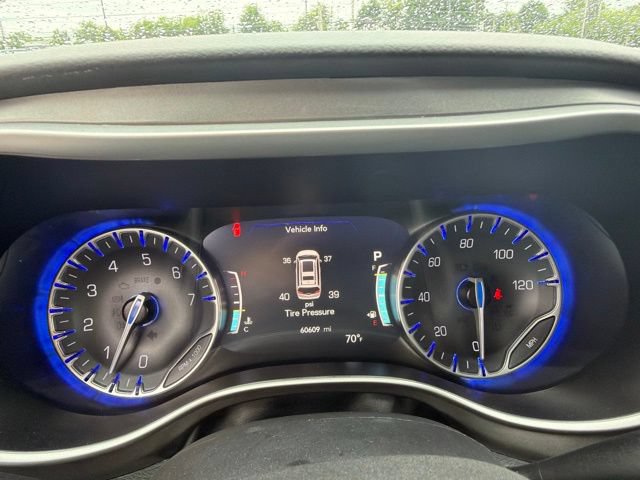 Used 2024 Chrysler Pacifica Touring-L FWD image 22