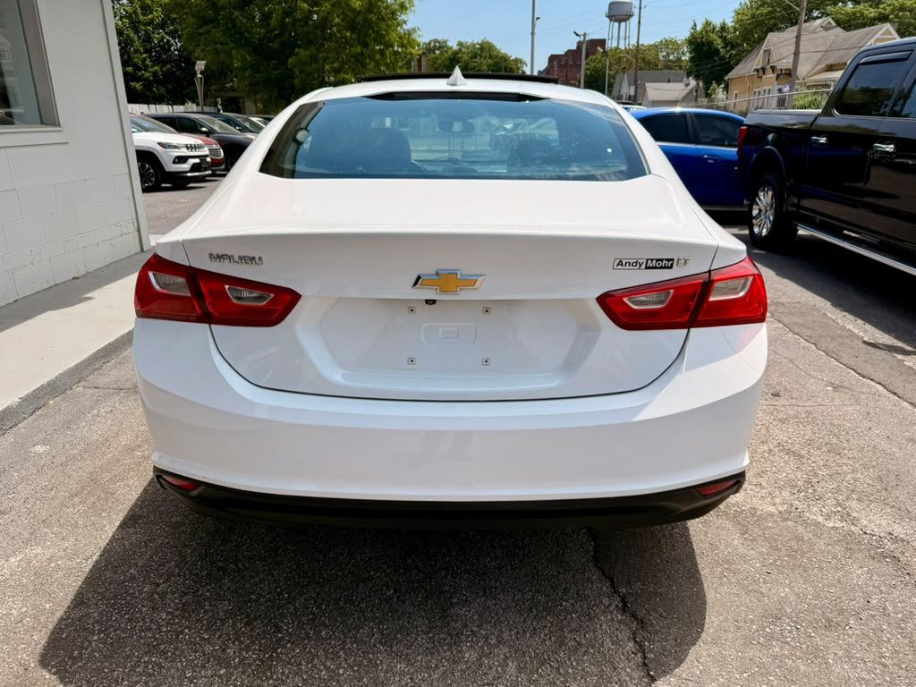 Used 2018 Chevrolet Malibu LT w/ Leather Package FWD image 17