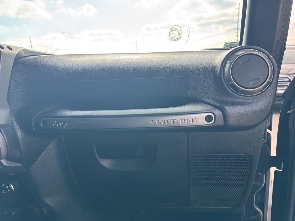 Used 2018 Jeep Wrangler Unlimited Sahara image 21