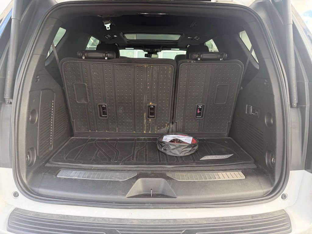 Used 2023 Chevrolet Tahoe Z71 w/ Luxury Package AWD/4WD image 5