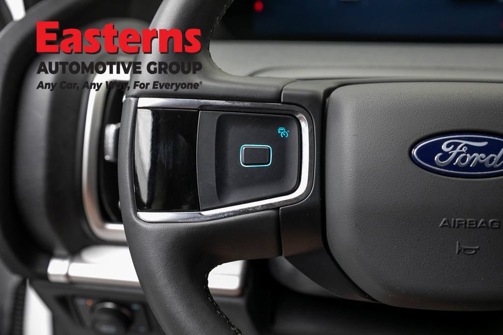Used 2025 Ford Expedition Active AWD/4WD image 16