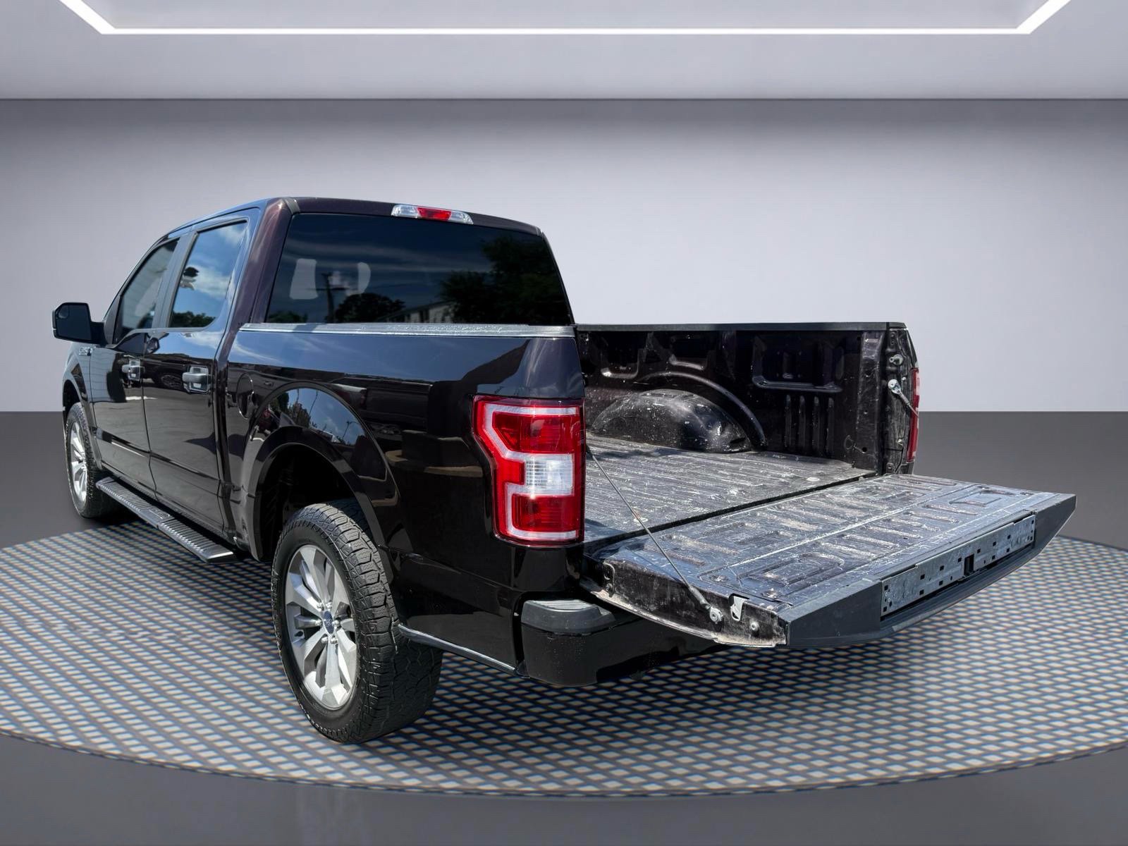 Used 2018 Ford F150 XL w/ Equipment Group 101A Mid AWD/4WD image 5