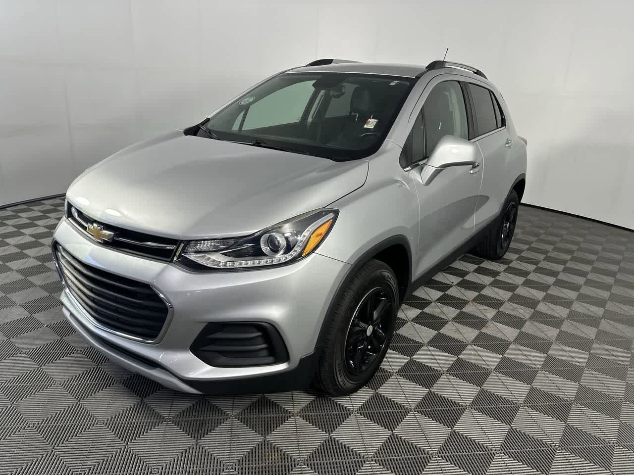 Used 2019 Chevrolet Trax LT w/ LT Convenience Package AWD/4WD image 10