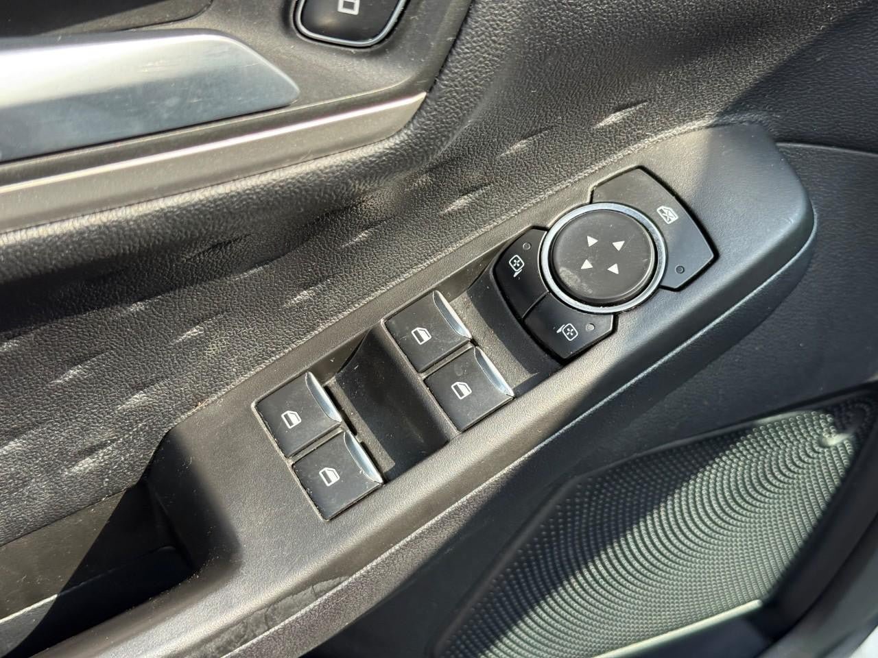 Used 2020 Ford Escape SE FWD image 17