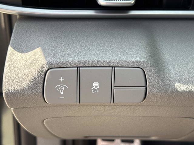 New 2026 Hyundai Elantra SEL Sport FWD image 17