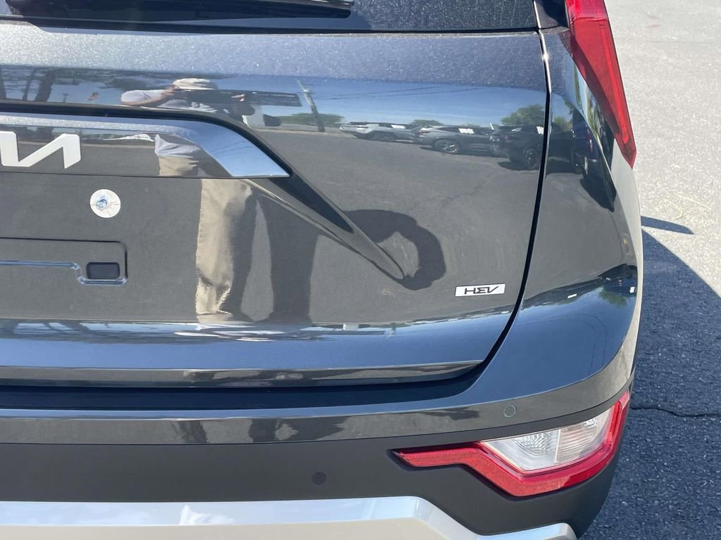 Used 2025 Kia Niro EX image 13