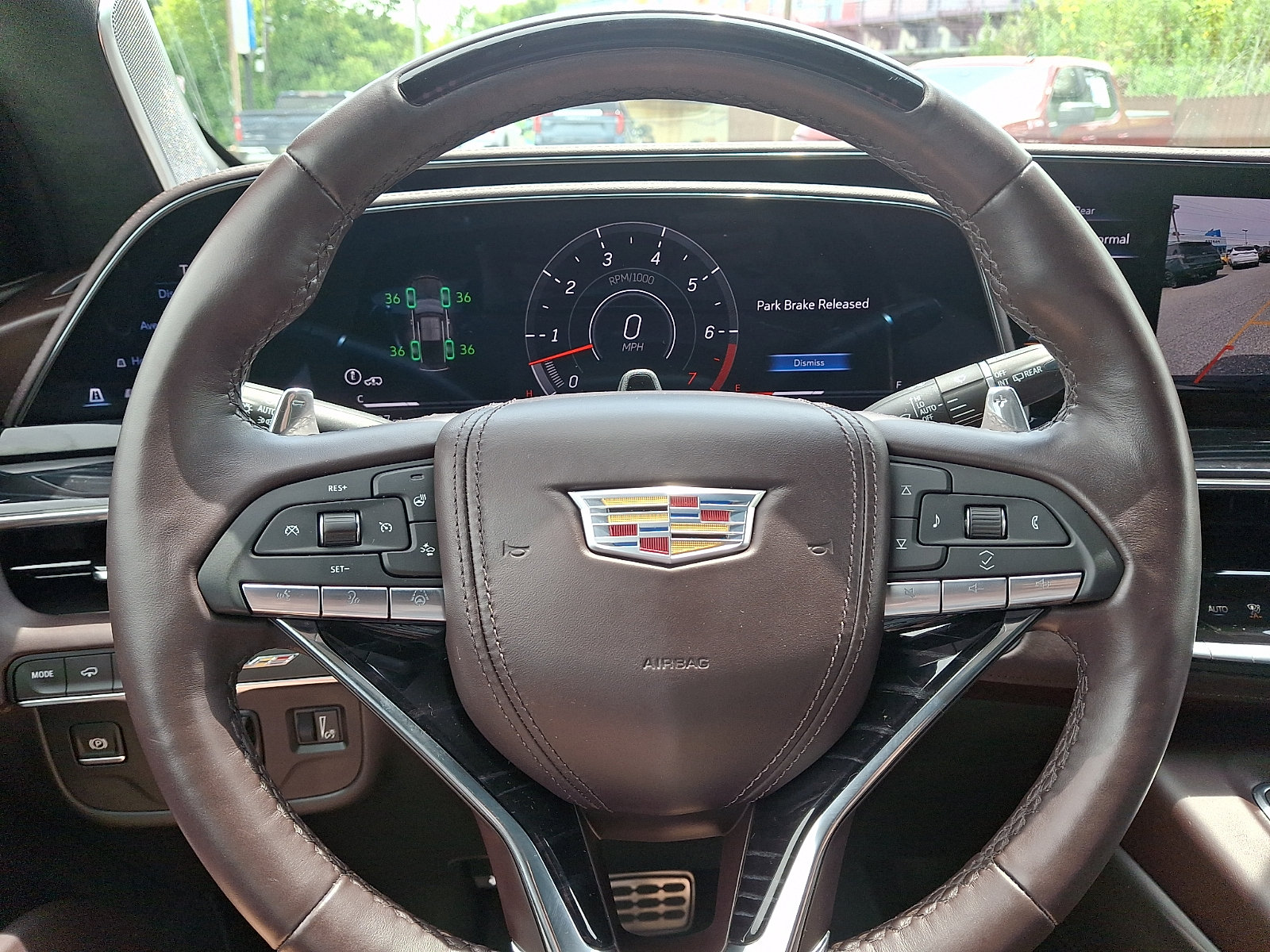 Certified 2024 Cadillac Escalade ESV V w/ LPO, ONYX Package AWD/4WD image 21