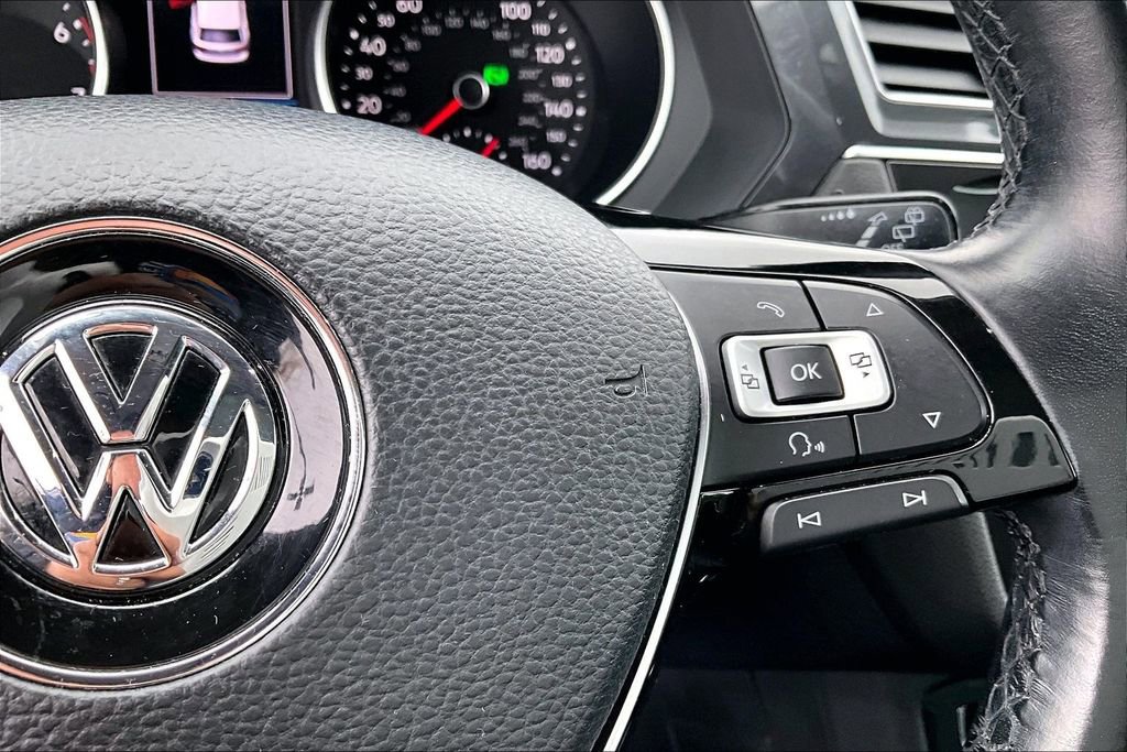 Used 2018 Volkswagen Tiguan SEL AWD/4WD image 27