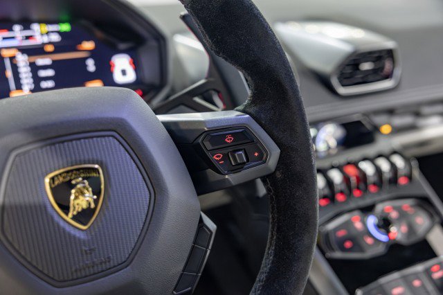 Used 2015 Lamborghini Huracan LP 610-4 image 35