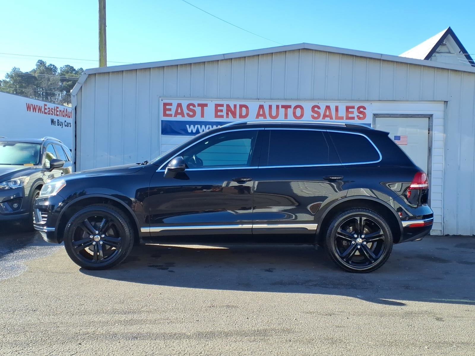 Used 2017 Volkswagen Touareg Wolfsburg Edition AWD/4WD image 2