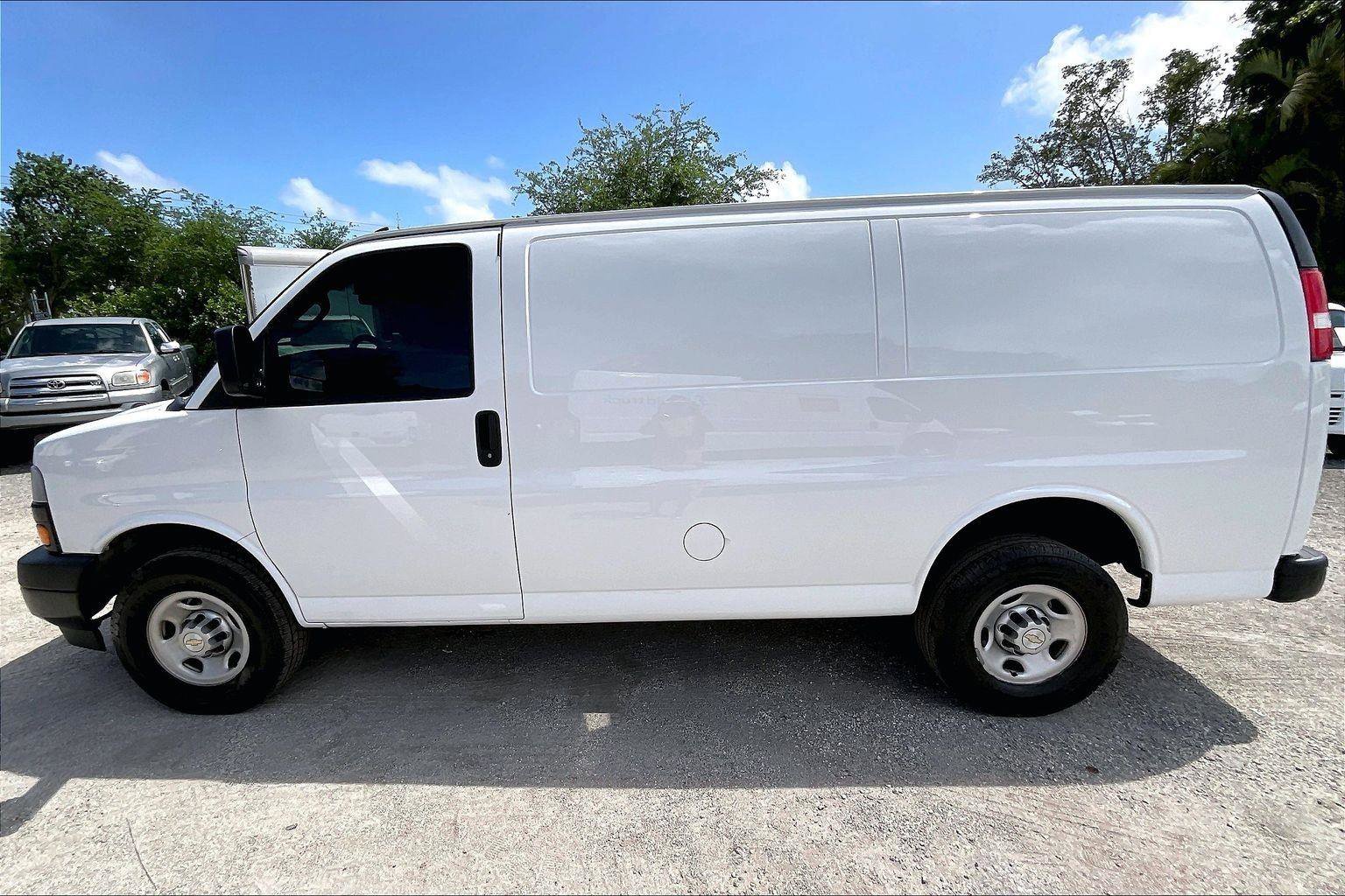 Used 2023 Chevrolet Express 2500 w/ Driver Convenience Package RWD image 16