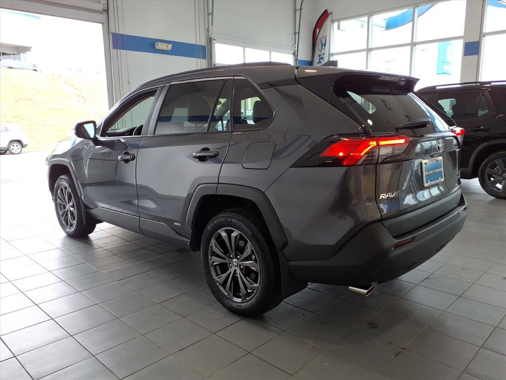 Used 2023 Toyota RAV4 XLE Premium image 6