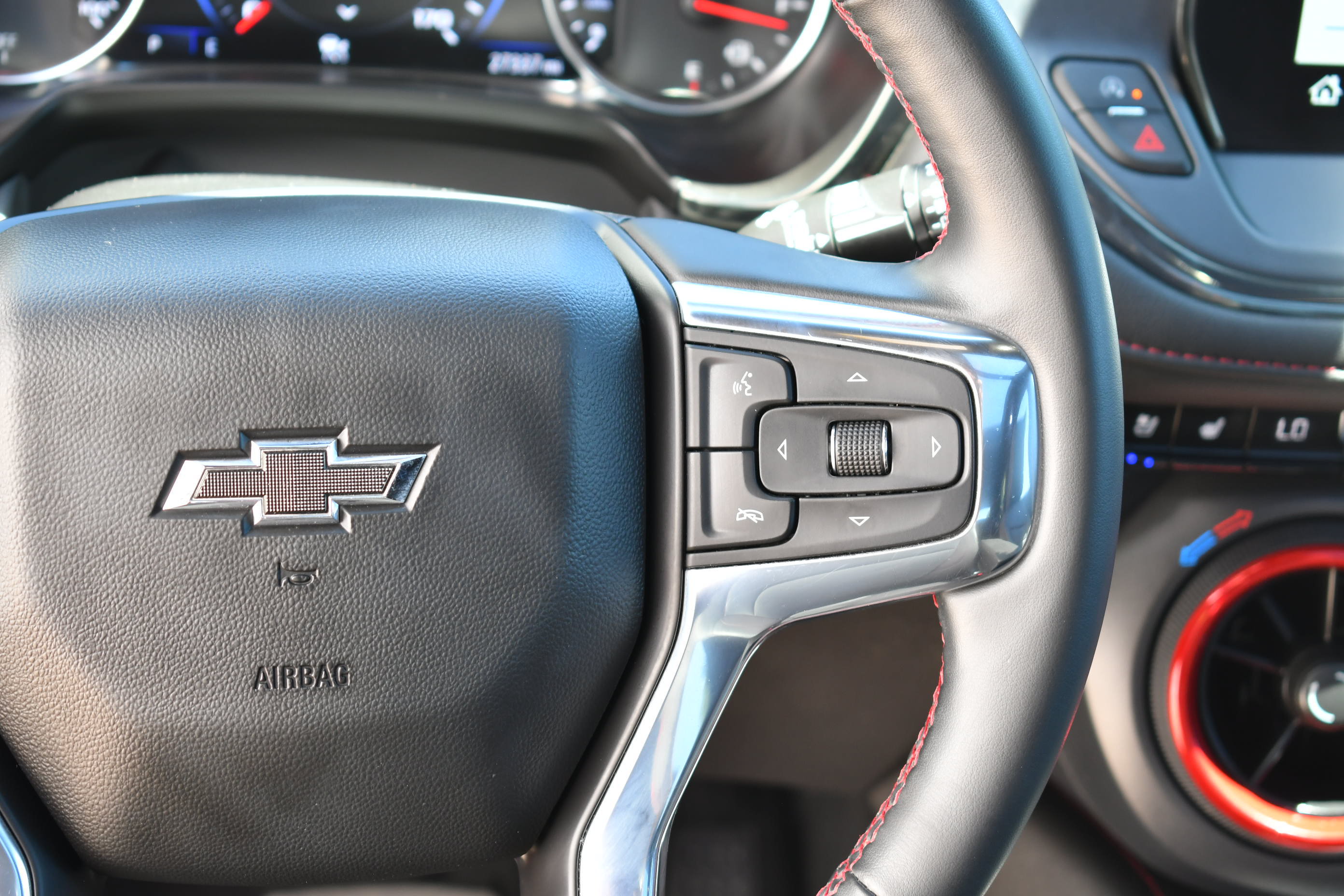 Used 2023 Chevrolet Blazer RS w/ Driver Confidence II Package FWD image 23