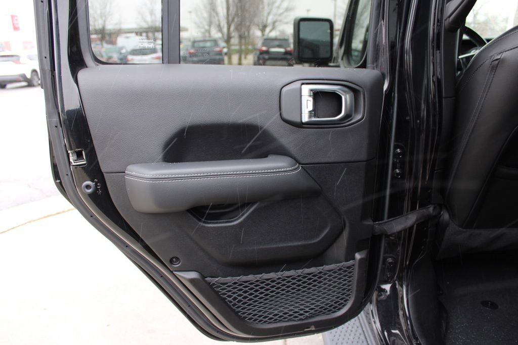 Used 2022 Jeep Gladiator Overland w/ Popular Equipment Package image 25