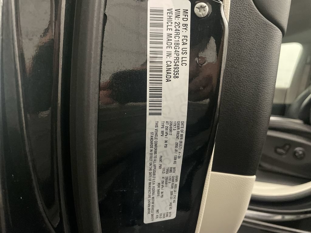 Used 2023 Chrysler Pacifica Touring-L FWD image 26