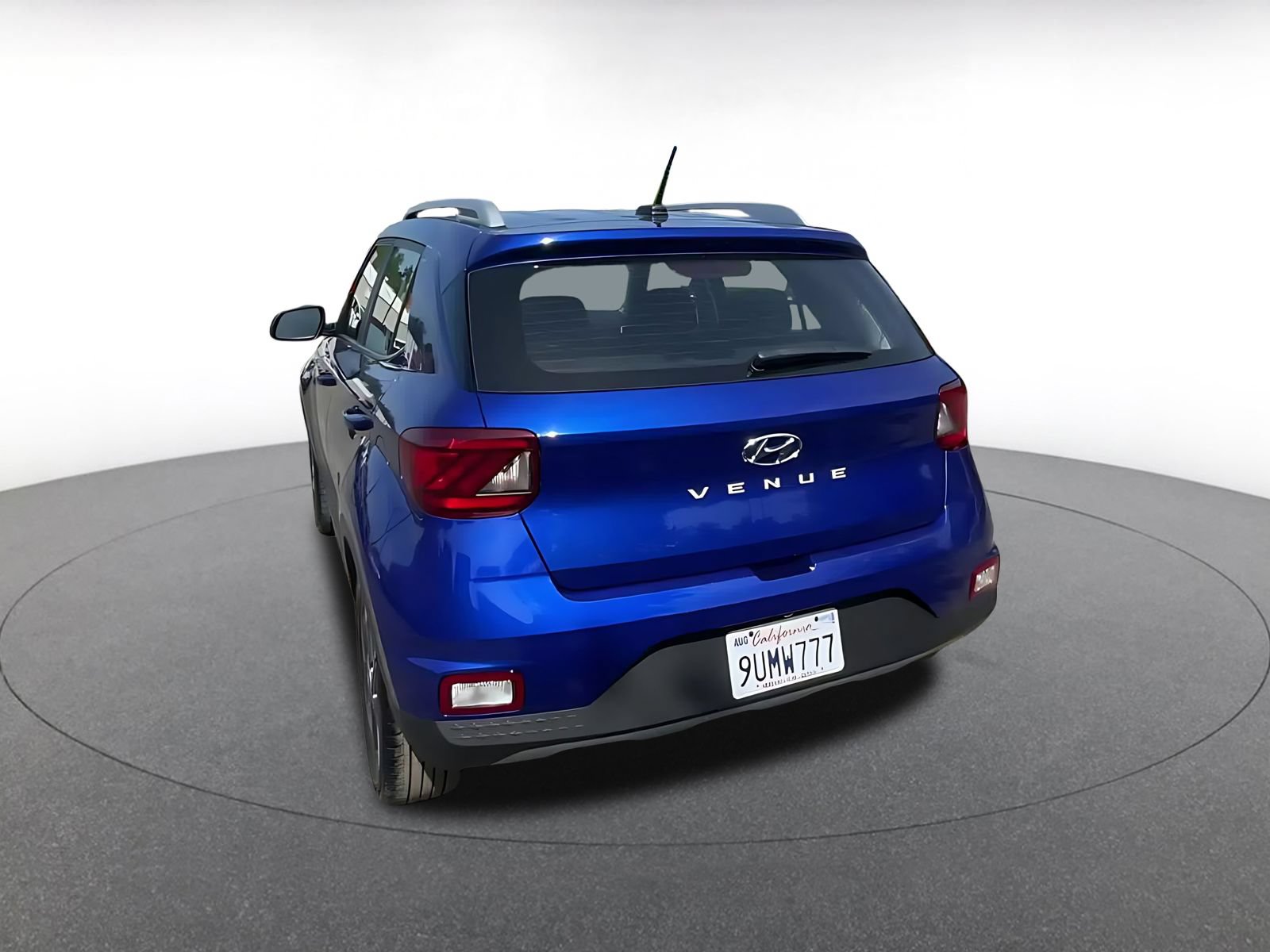 Used 2025 Hyundai Venue SEL FWD image 11
