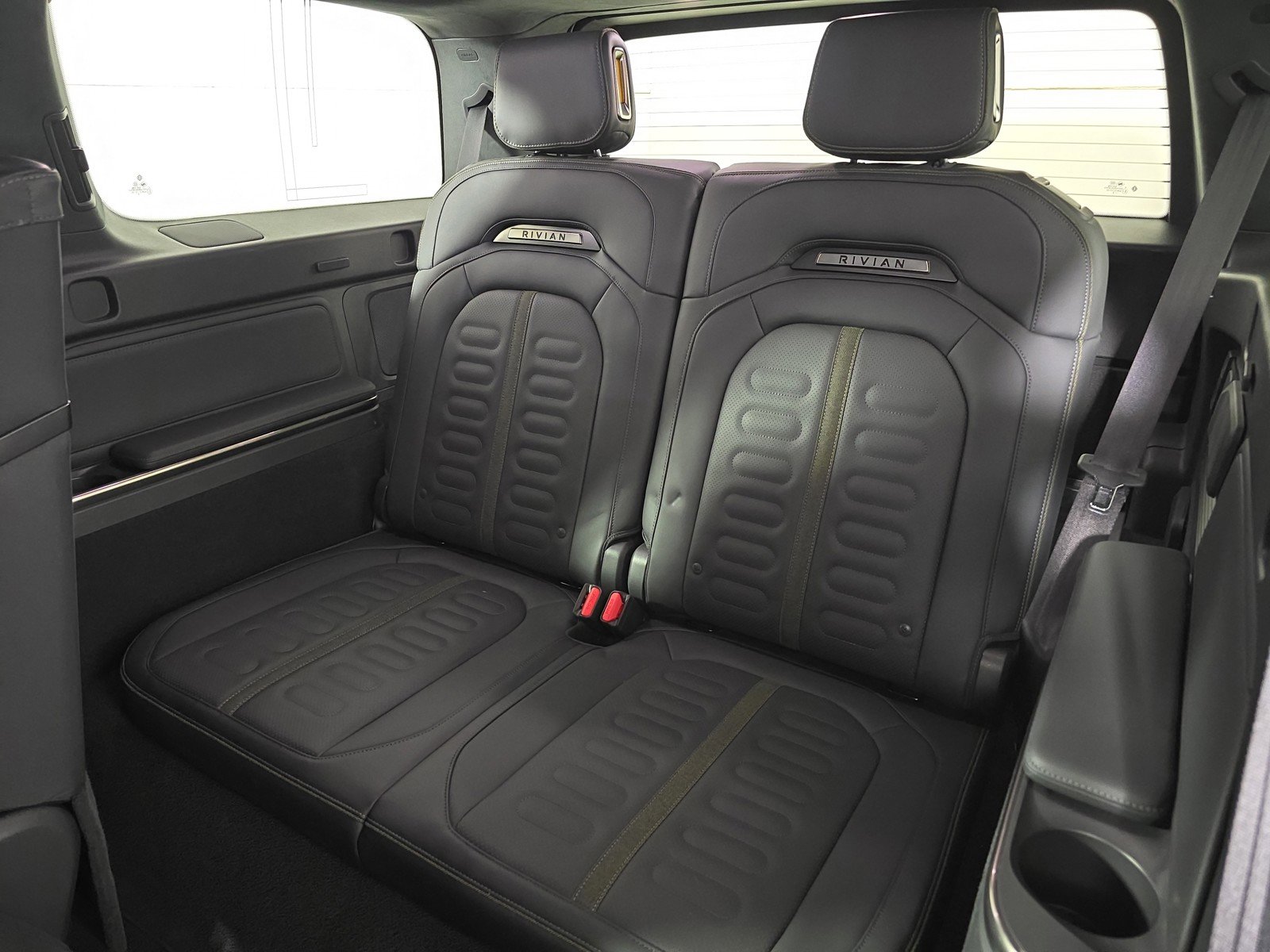 Used 2024 Rivian R1S Adventure AWD/4WD image 22