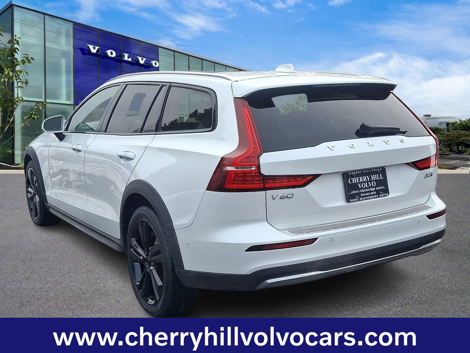 Certified 2023 Volvo V60 B5 Cross Country Plus w/ Climate Package image 5
