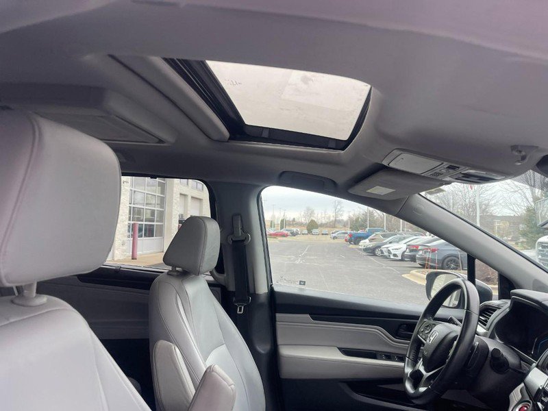 Used 2018 Honda Odyssey Touring image 3