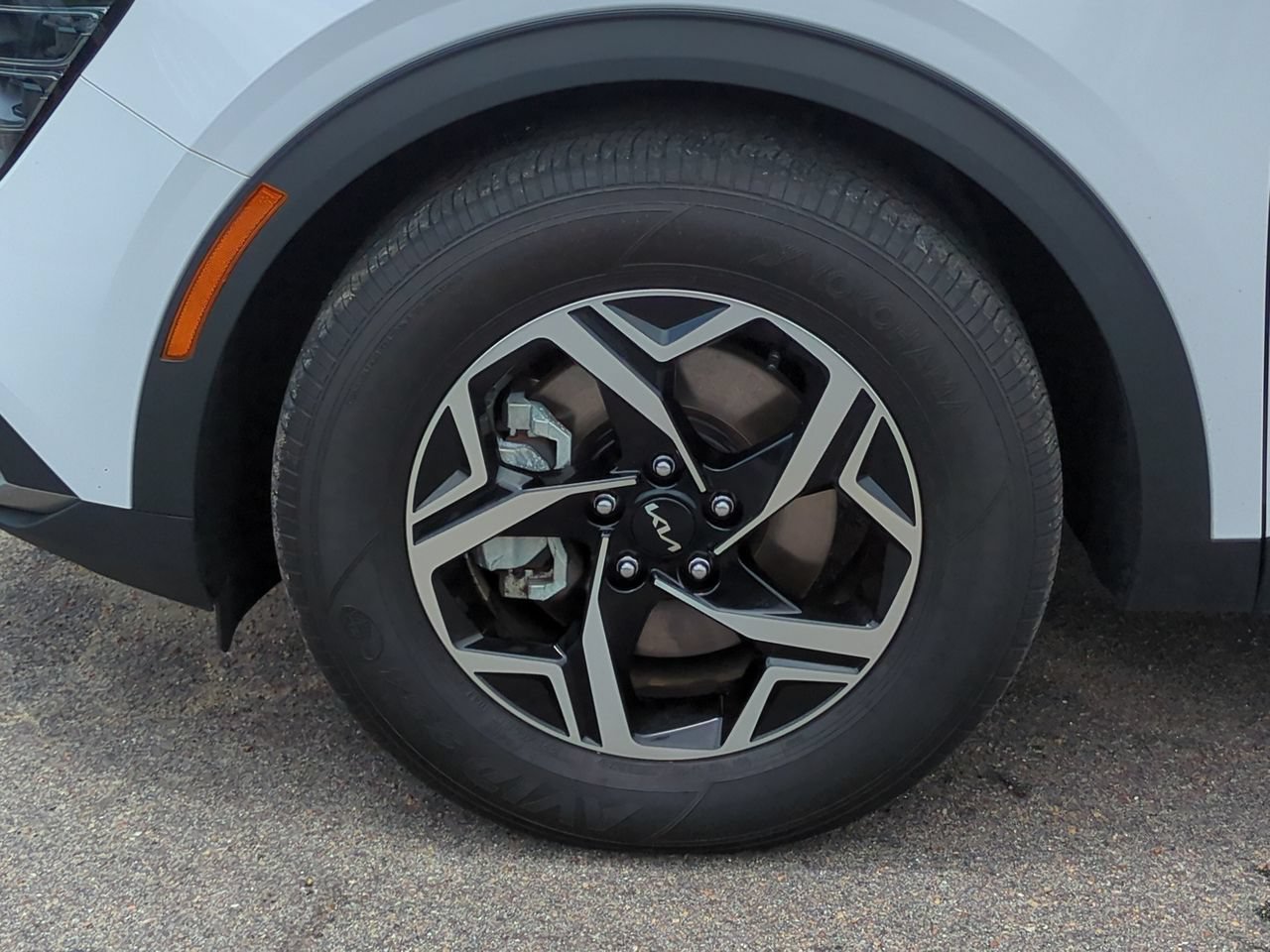 Certified 2025 Kia Sportage LX FWD image 11