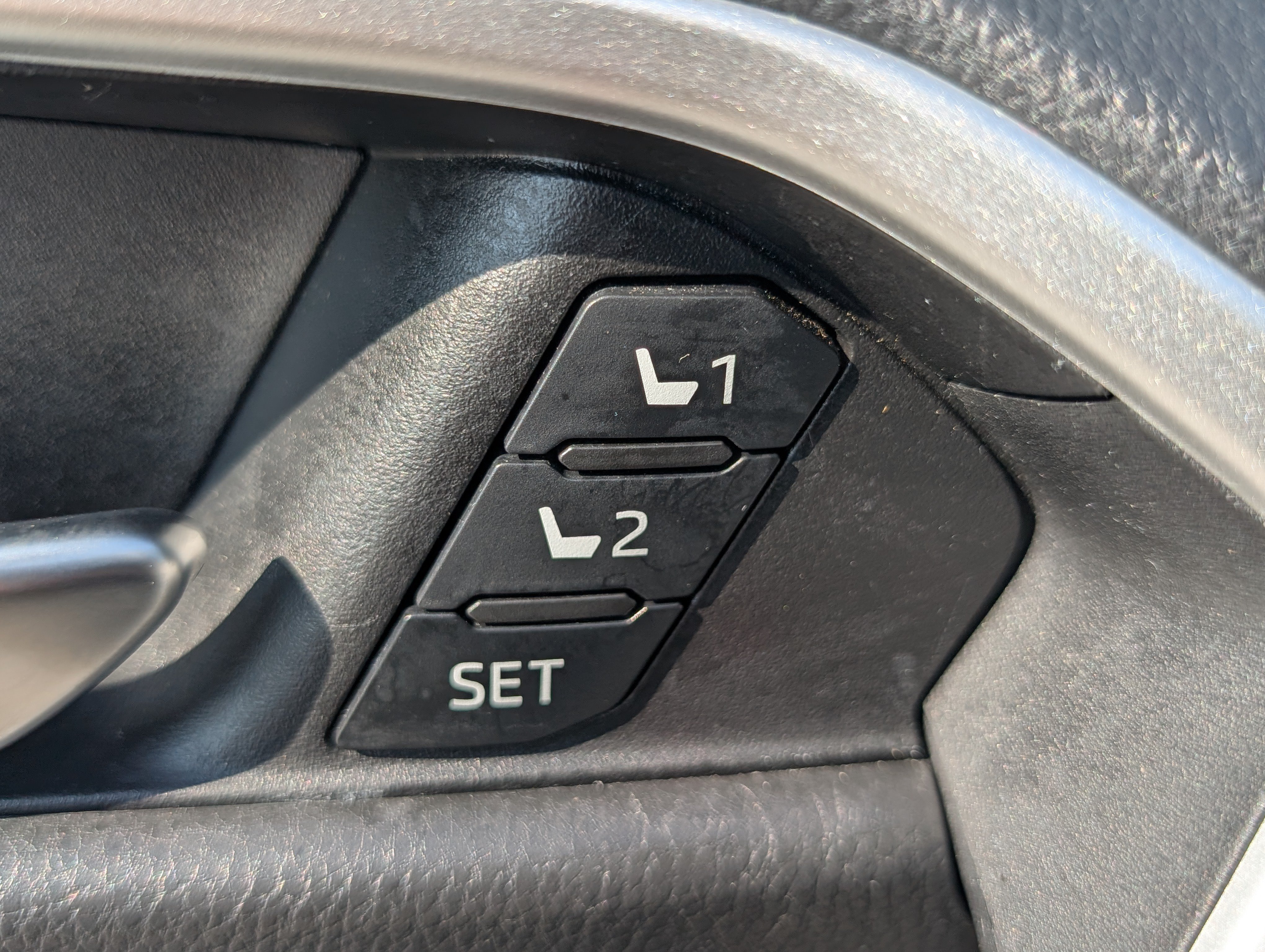 Used 2023 Toyota RAV4 XLE Premium AWD/4WD image 21
