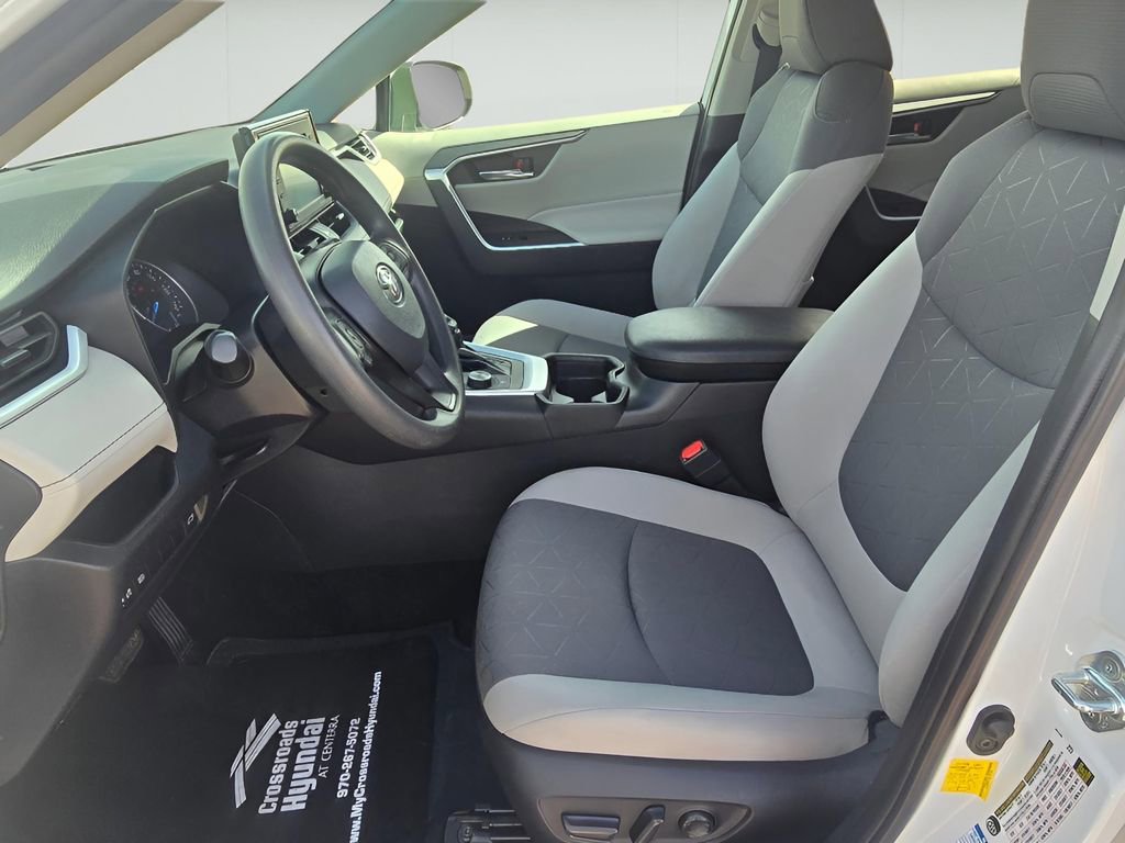 Used 2021 Toyota RAV4 XLE w/ Convenience Package image 12