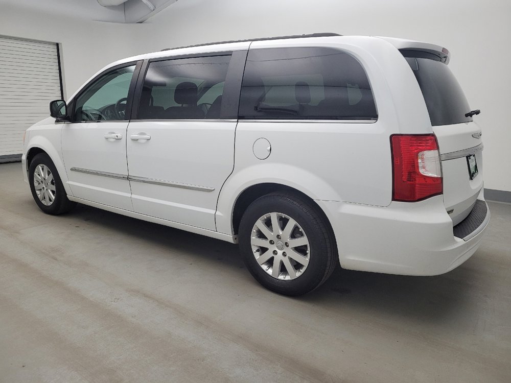 Used 2016 Chrysler Town & Country Touring FWD image 3