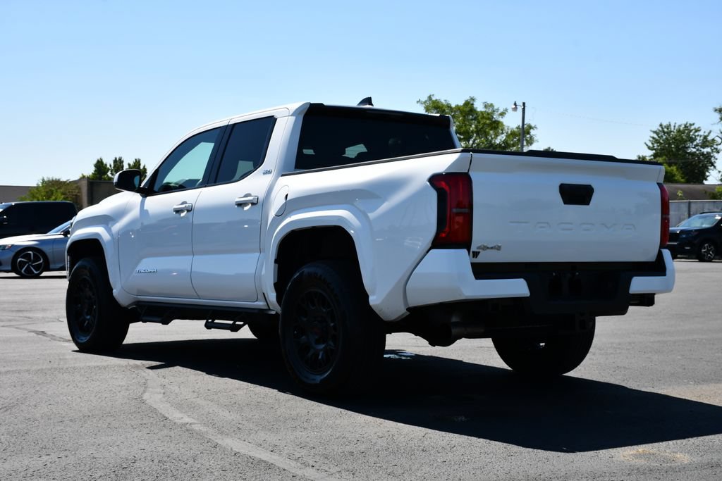 Used 2025 Toyota Tacoma SR5 AWD/4WD image 5