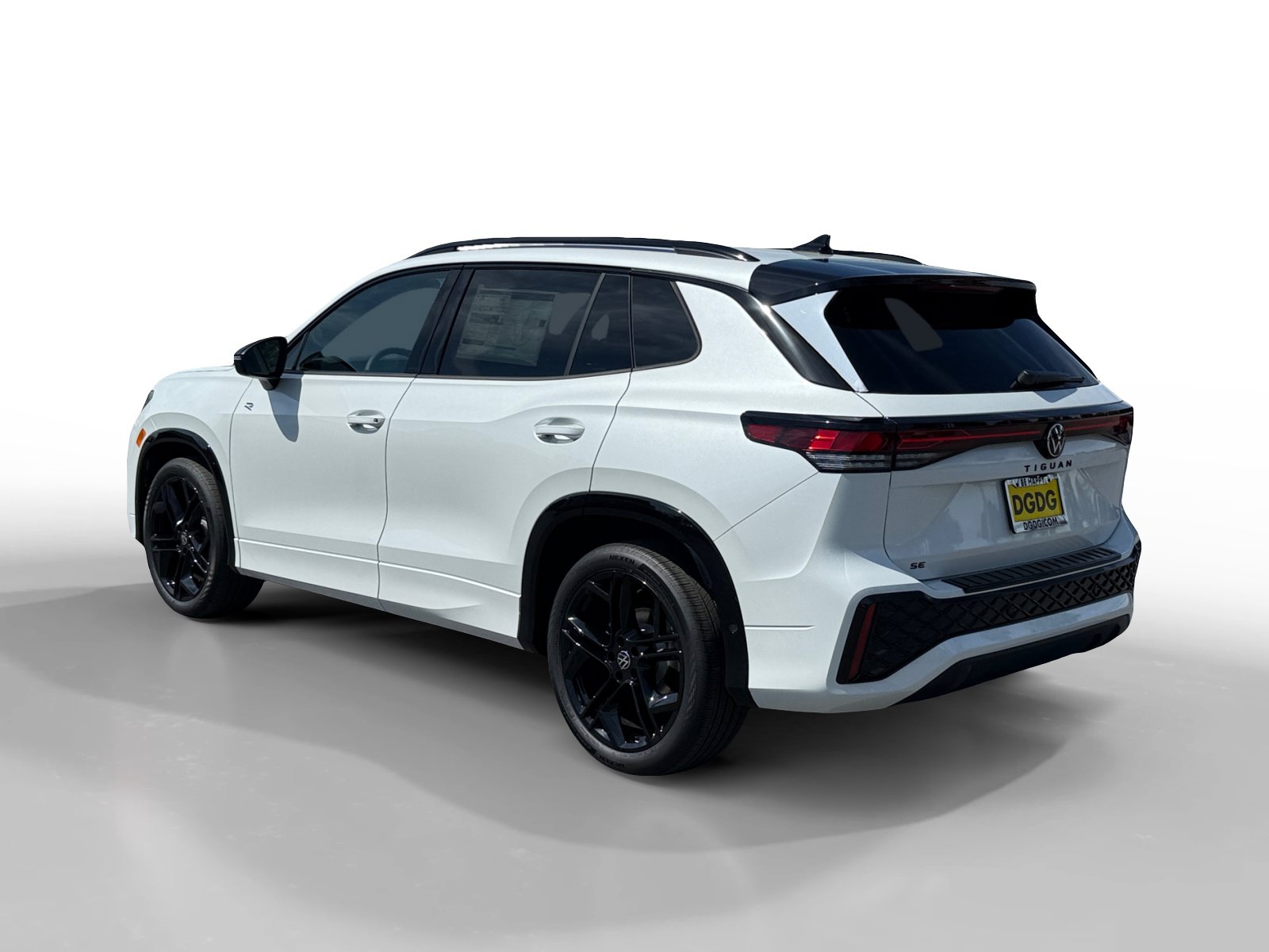New 2026 Volkswagen Tiguan SE R-Line FWD image 3